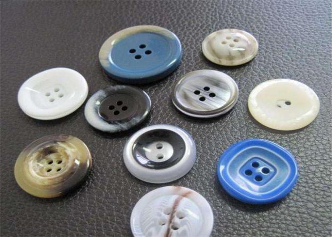 プラスチック ボタンの製造業のための680N 2色の射出成形機械