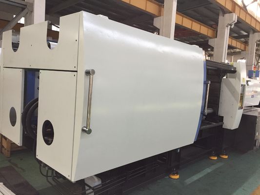 中国 非常に自動化される2色の射出成形機械を作る移動式場合 工場